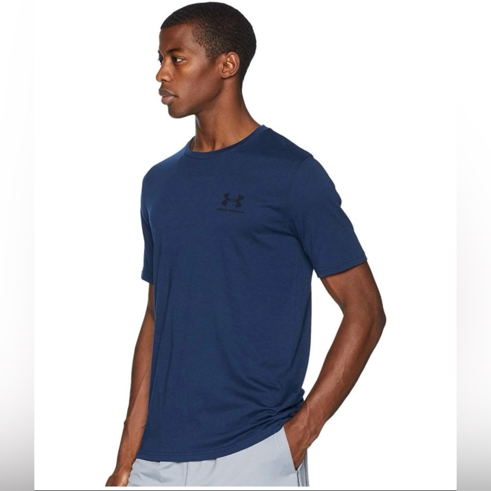 Men’s Under Armour Size 2XL Sport Style Navy Blue Loose HeatGear T-shirt